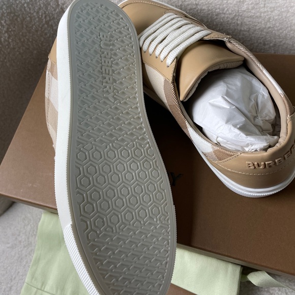 Burberry women’s classic Check leather sneakers - Picture 7 of 8